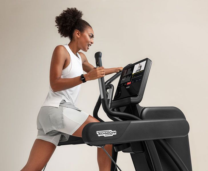 Эллиптический тренажер TechnoGym Artis Vario